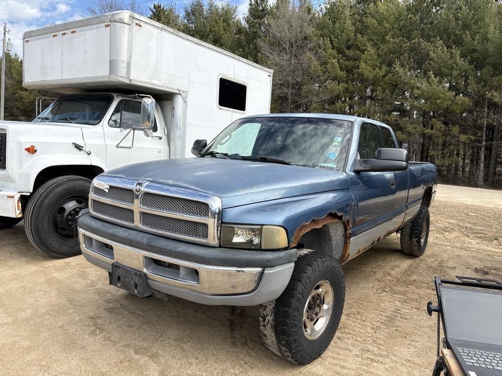 2002 Dodge Ram 2500 Equipment Image0