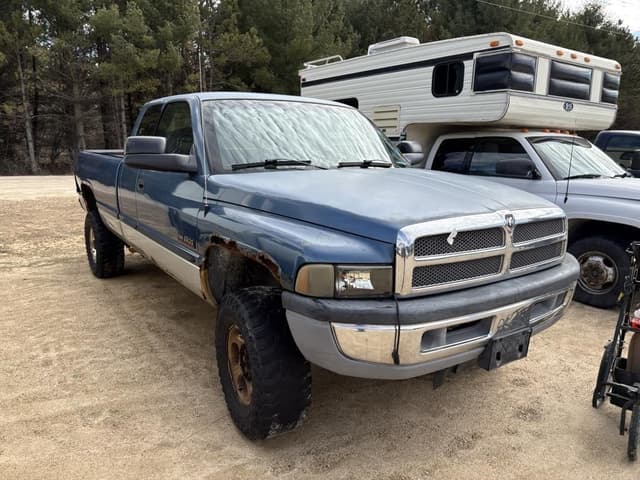 Image of Dodge Ram 2500 equipment image 2