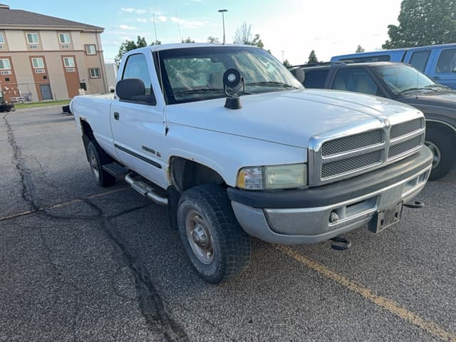 Image of Dodge Ram 2500 equipment image 2