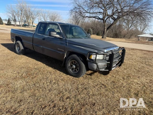 Image of Dodge Ram 2500 equipment image 2