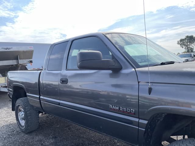 Image of Dodge Ram 2500 equipment image 4