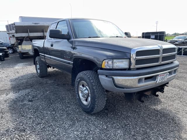 Image of Dodge Ram 2500 equipment image 2