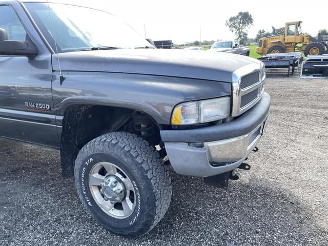 Image of Dodge Ram 2500 equipment image 3