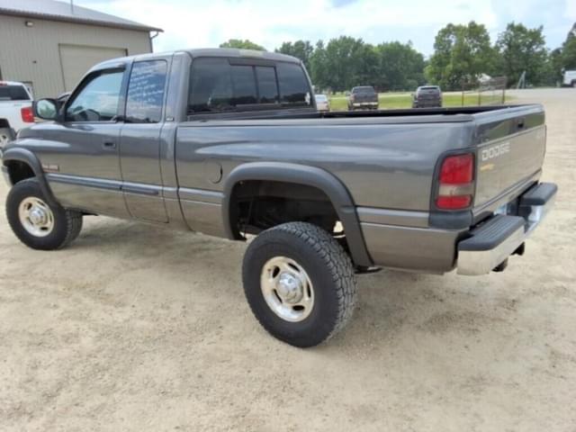 Image of Dodge Ram 2500 equipment image 2