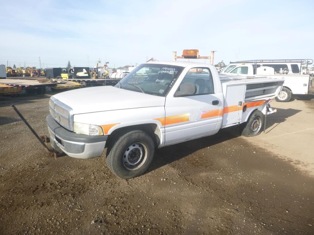 2002 Dodge Ram 2500 Equipment Image0