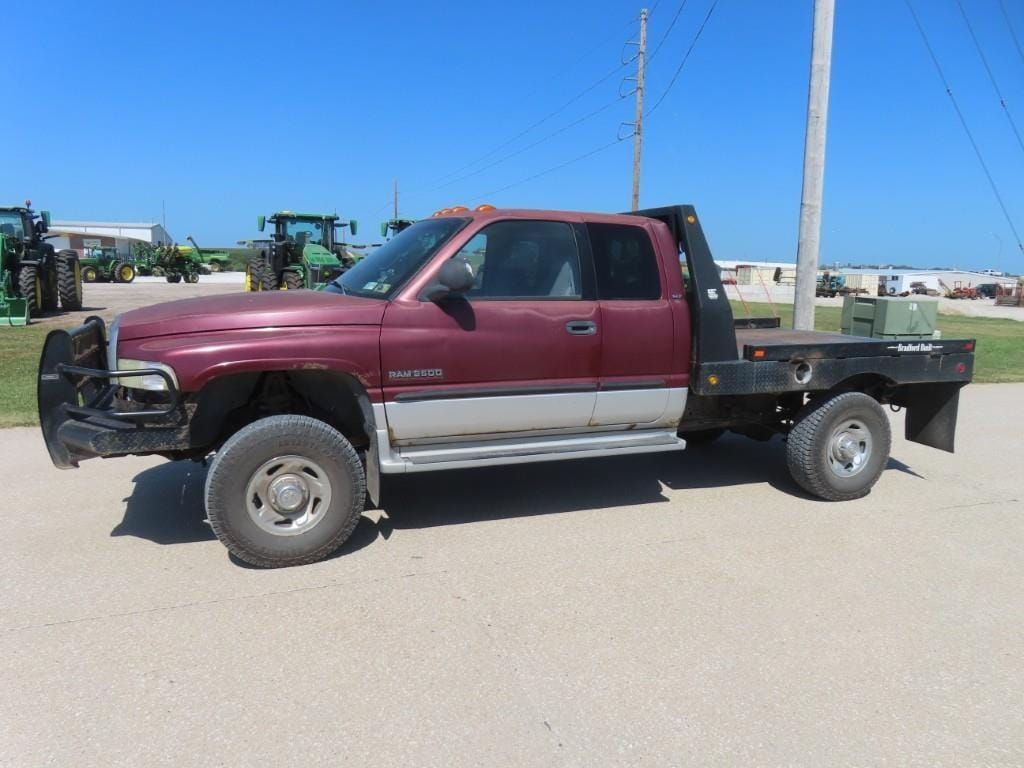 2002 Dodge Ram 2500 Equipment Image0