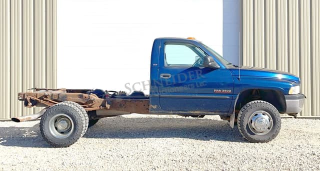 Image of Dodge Ram 3500 equipment image 2