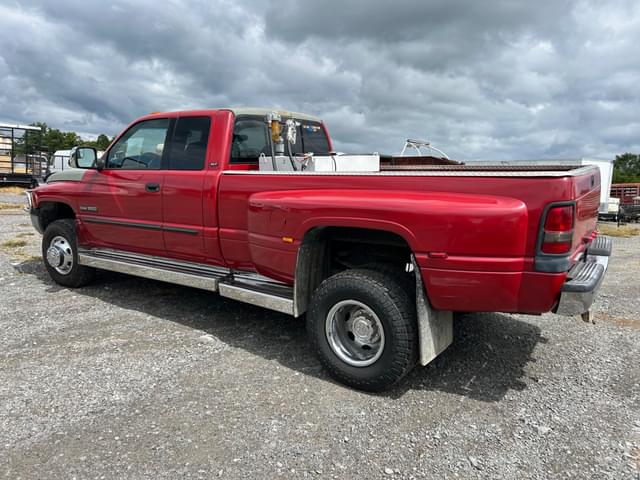 Image of Dodge Ram 3500 equipment image 2