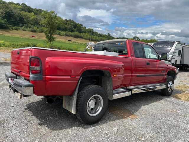 Image of Dodge Ram 3500 equipment image 3