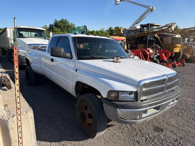 Image of Dodge Ram 3500 equipment image 2