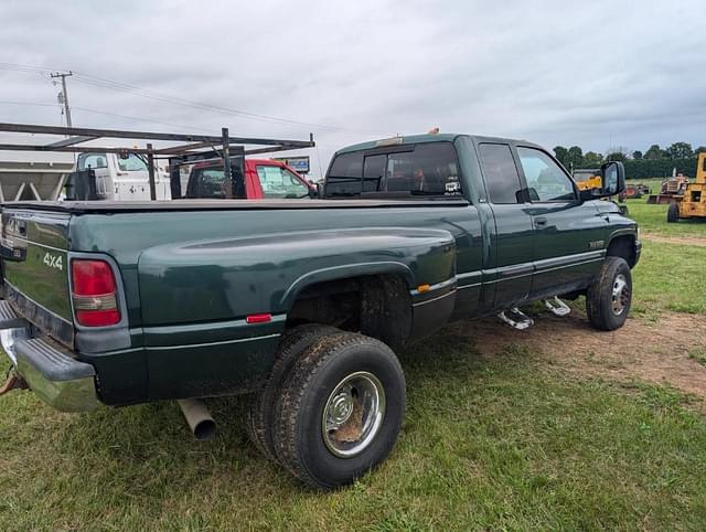 Image of Dodge Ram 3500 equipment image 4