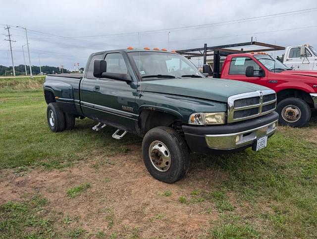 Image of Dodge Ram 3500 equipment image 2