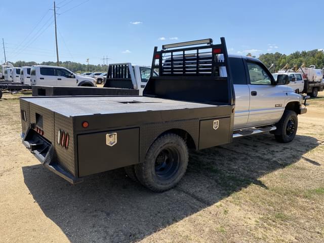 Image of Dodge Ram 3500 equipment image 2