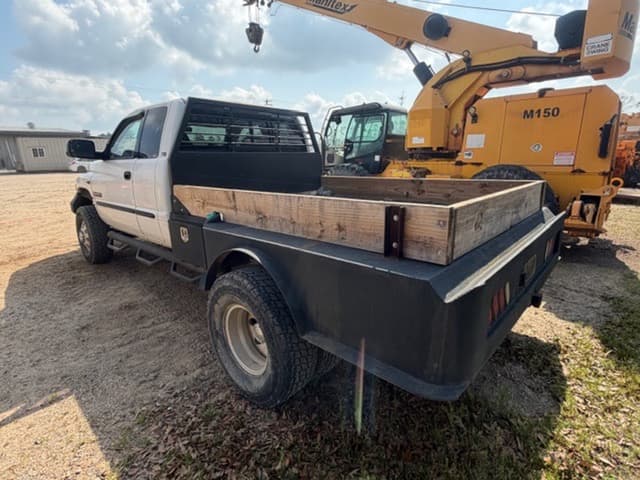 Image of Dodge Ram 3500 equipment image 3