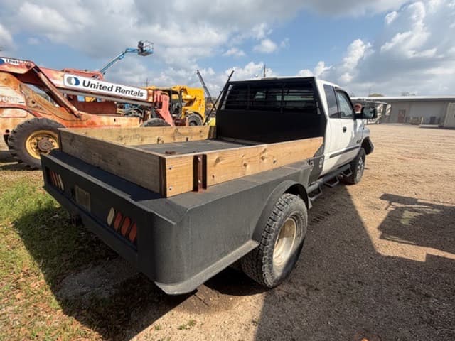 Image of Dodge Ram 3500 equipment image 2