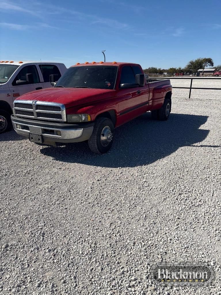 2002 Dodge Ram 3500 Equipment Image0
