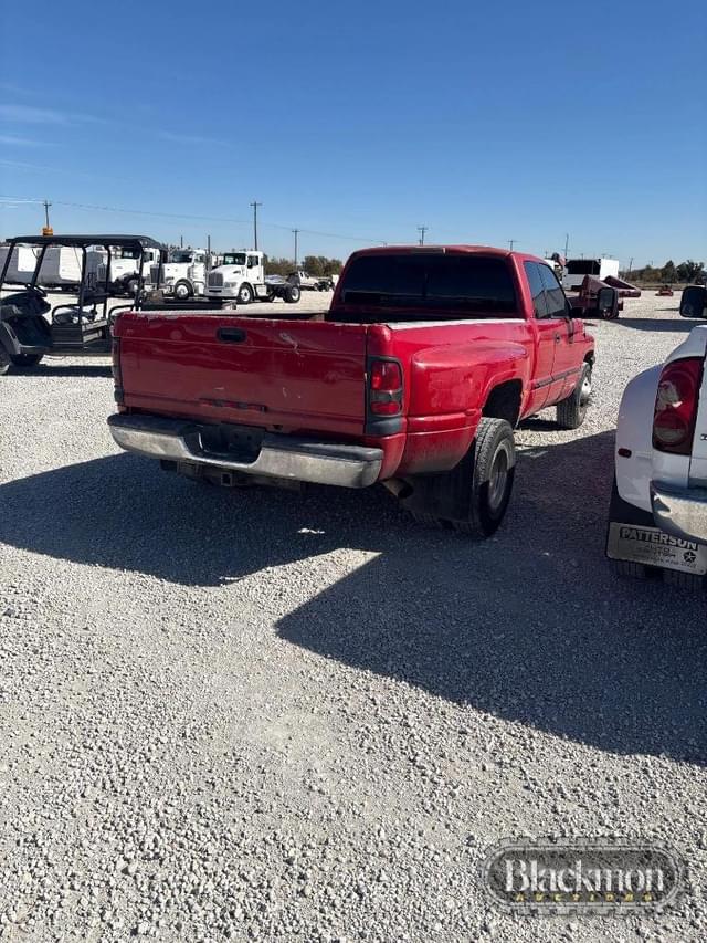 Image of Dodge Ram 3500 equipment image 2