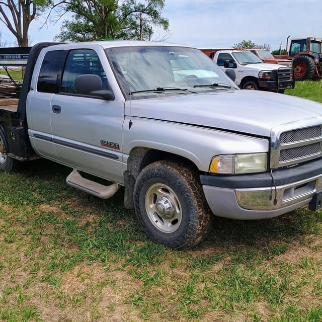 Image of Dodge Ram 2500 equipment image 3