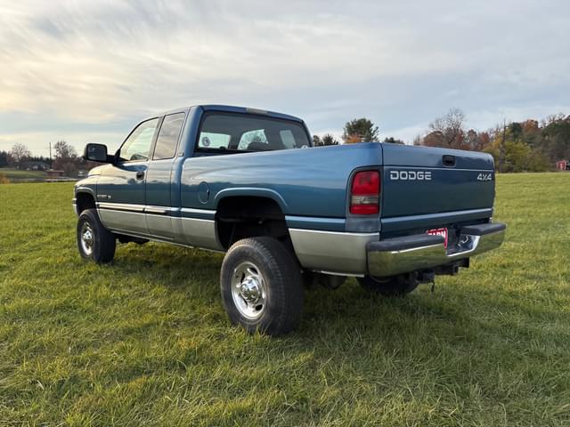 Image of Dodge Ram 2500 equipment image 2