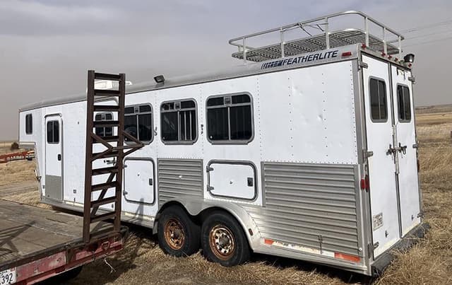 Image of Featherlite 8547 equipment image 2