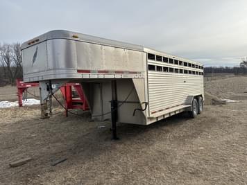 Main image Featherlite 8120