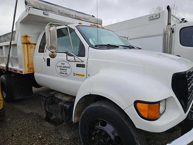 Image of Ford F-650 equipment image 4