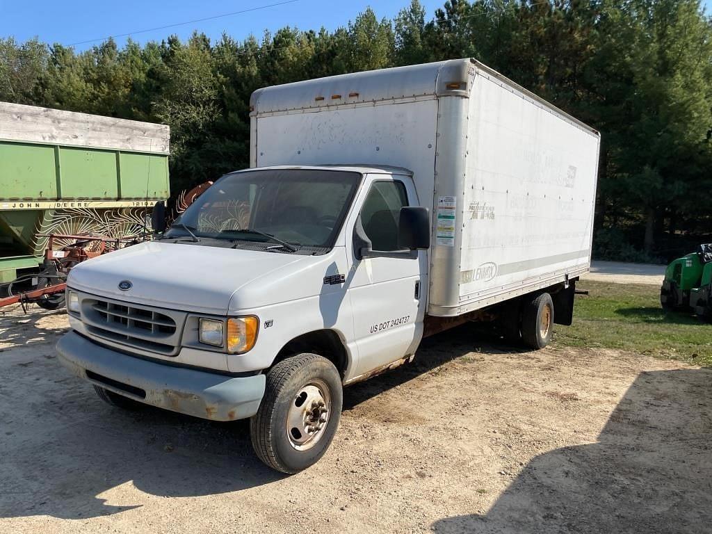 Image of Ford E-350 Primary image