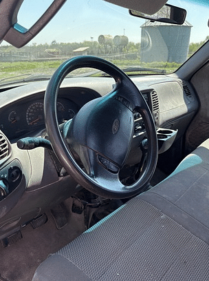 Image of Ford F-150 equipment image 3
