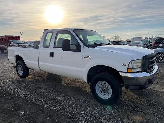 Image of Ford F-250 equipment image 3