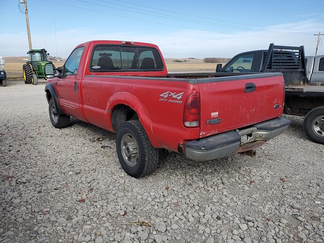 Image of Ford F-250 equipment image 3