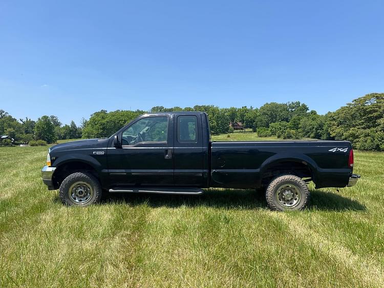 2002 Ford F-250 Equipment Image0