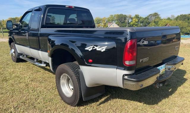 Image of Ford F-350 equipment image 3