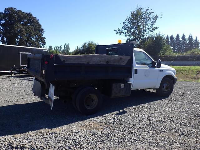 Image of Ford F-350 equipment image 4