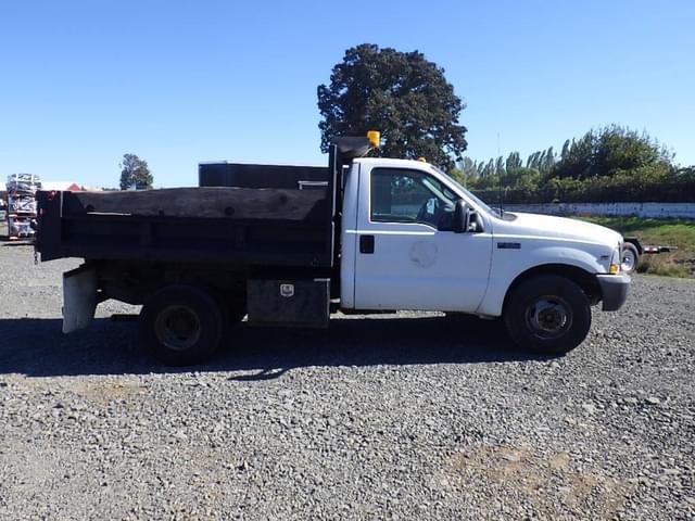 Image of Ford F-350 equipment image 3