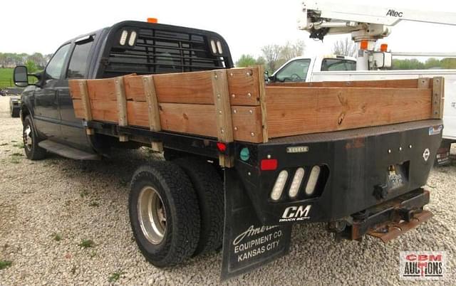 Image of Ford F-350 equipment image 2