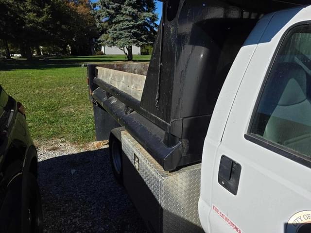 Image of Ford F-350 equipment image 4