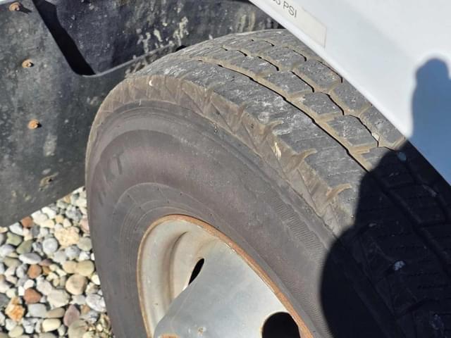 Image of Ford F-350 equipment image 3