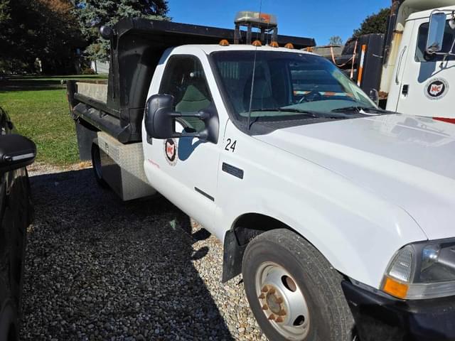 Image of Ford F-350 equipment image 2