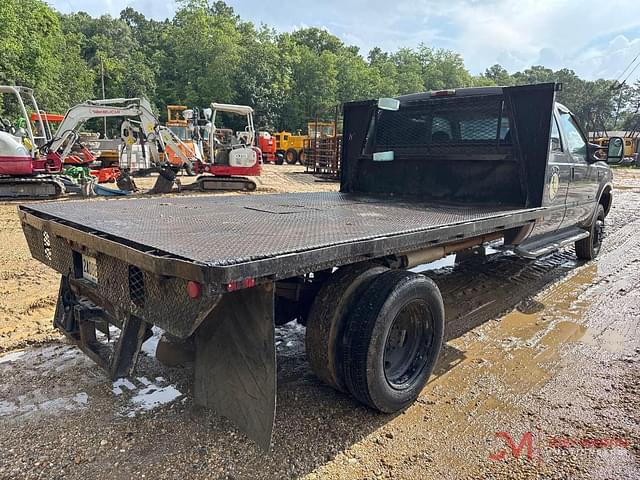 Image of Ford F-350 equipment image 2