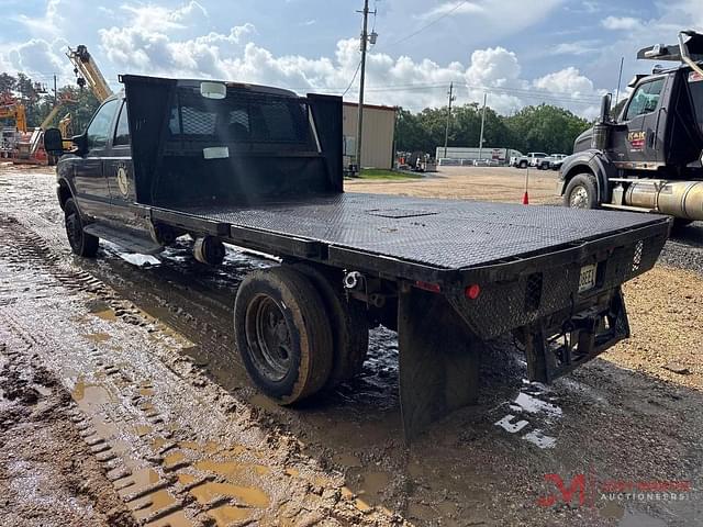 Image of Ford F-350 equipment image 3