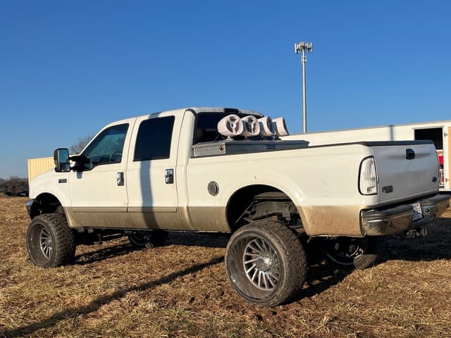 Image of Ford F-350 equipment image 4