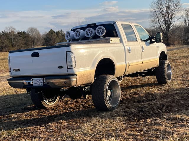 Image of Ford F-350 equipment image 2