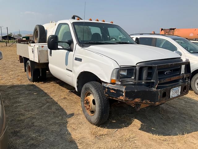 Image of Ford F-350 equipment image 2