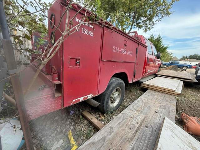 Image of Ford F-350 equipment image 2
