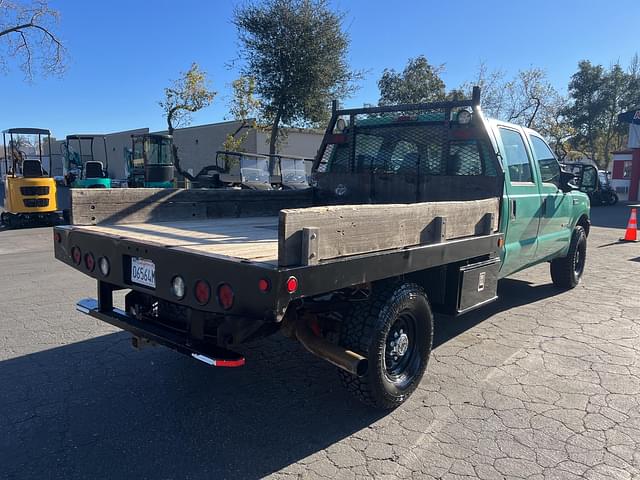 Image of Ford F-350 equipment image 4