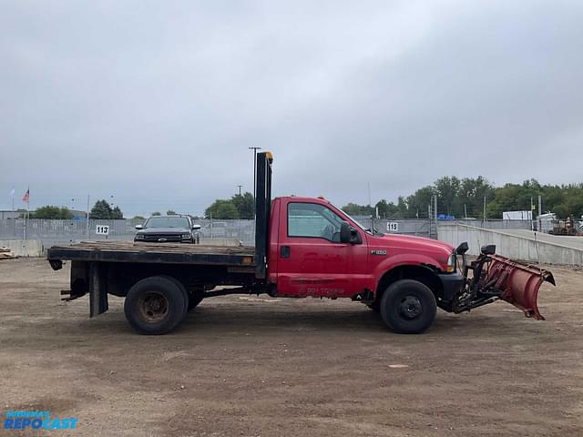 Image of Ford F-350 equipment image 3