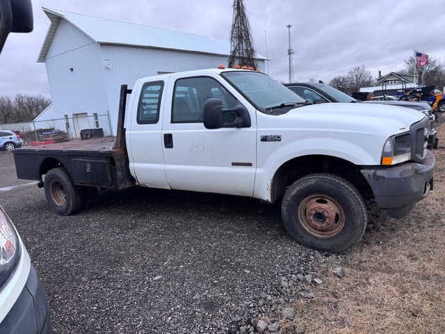 Image of Ford F-350 equipment image 3