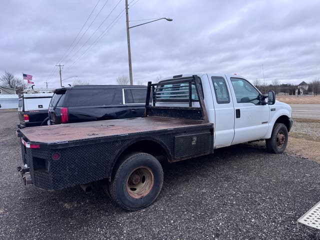 Image of Ford F-350 equipment image 4