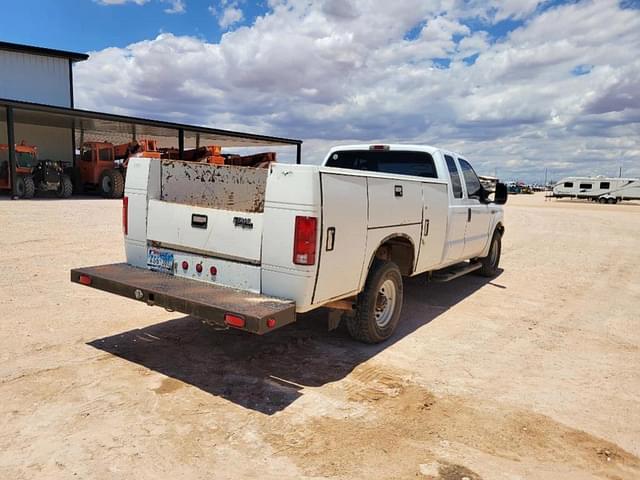 Image of Ford F-350 equipment image 4