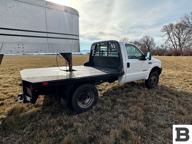 Image of Ford F-450 equipment image 2